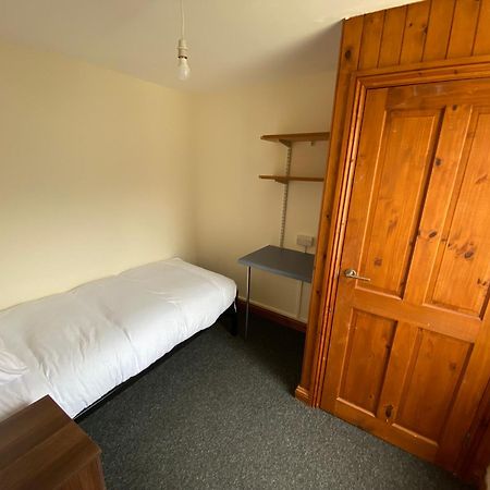 Room In A Shared House バンガー エクステリア 写真